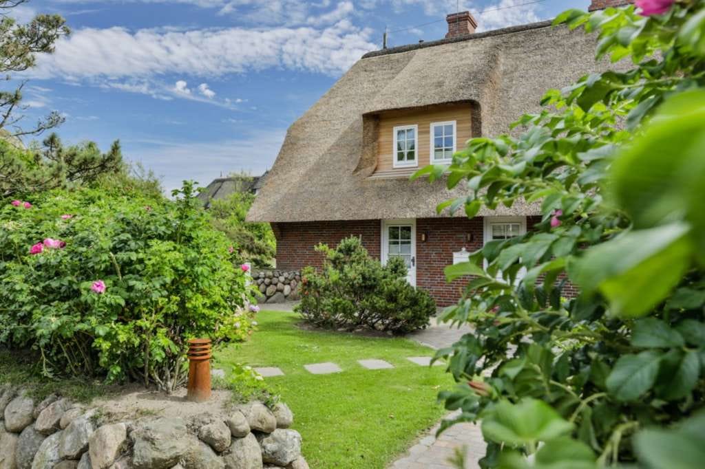 Immobilie in Kampen (Sylt) - Traumhafte Reihenendhaus in ruhiger Lage im Herzen von Kampen – courtagefrei - Bild 0
