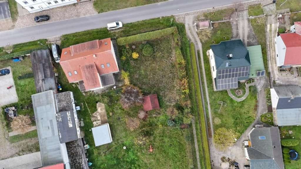 Immobilie in Werneuchen - Großzügiges leerstehendes Bauernhaus mit Seeblick,  1.846 m² grosses Grundstück in Löhme bei Berlin - Bild 4