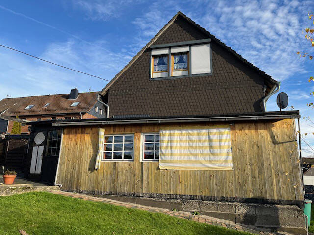 Immobilie in Waldbröl - 51545 Waldbröl-Nähe         VIP-1470-26           Einfamilienhaus -DHH mit zwei Wohneinheiten; 2 Garagen u - Bild 2