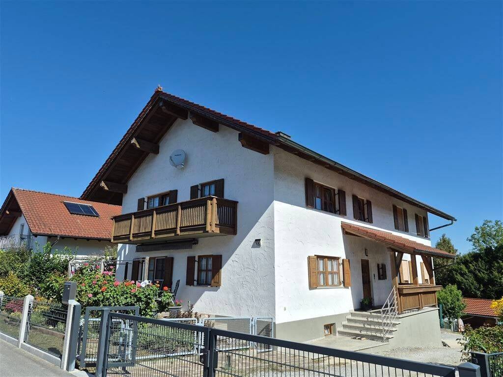Immobilie in Winzer - Zweifamilienhaus mit viel Potenzial - Bild 0
