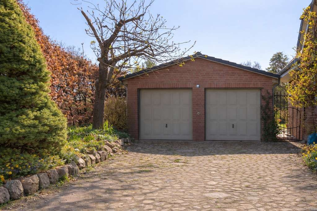 Immobilie in Krüzen - Krüzen: Helles und großzügiges Einfamilienhaus mit Doppelgarage in Feldrandlage! - Bild 3