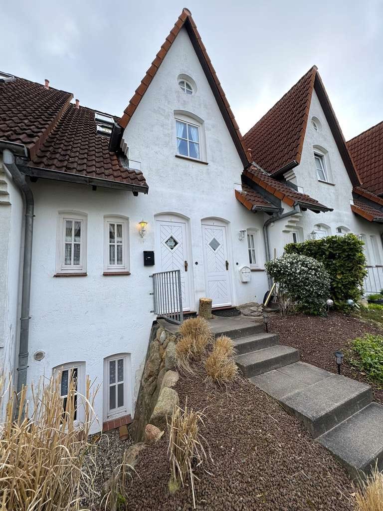 Immobilie in Grömitz - VIEL PLATZ FÜR IHRE FAMILIE - Zauberhaftes Reihenhaus in ruhiger, grüner und strandnaher Lage! - Bild 1