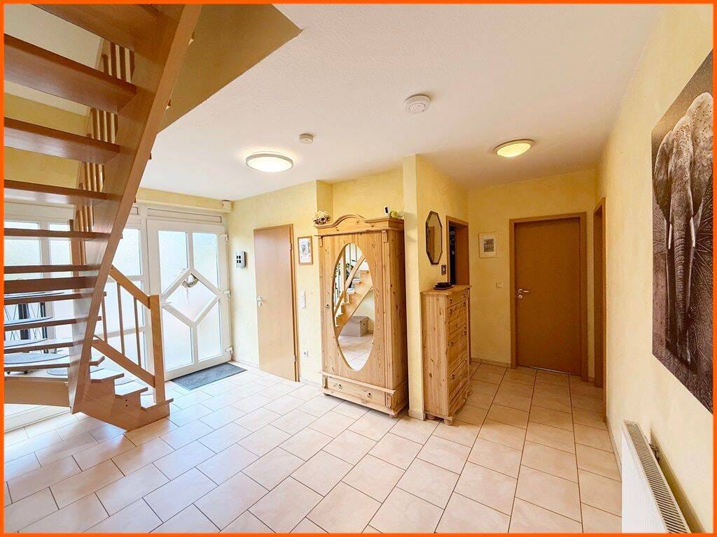 Immobilie in Weinsheim - Licht, Platz und Privatsphäre auf traumhaften Grundstück, 155m² Wfl. für Familie, Homeoffice und Entspannen - Bild 1