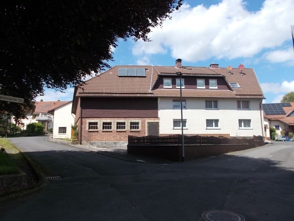 Immobilie in Grebenhain - Familienhaus mit Nebengebäuden + Flächen in Grebenhain-Hartmannshain - Bild 1