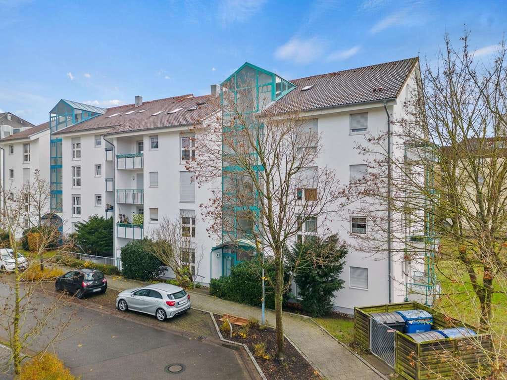 Immobilie in Laupheim - Gemütlich und einladend! Charmante 2,5 Zimmerwohnung mit Wohlfühlambiente und Loggia - Bild 0