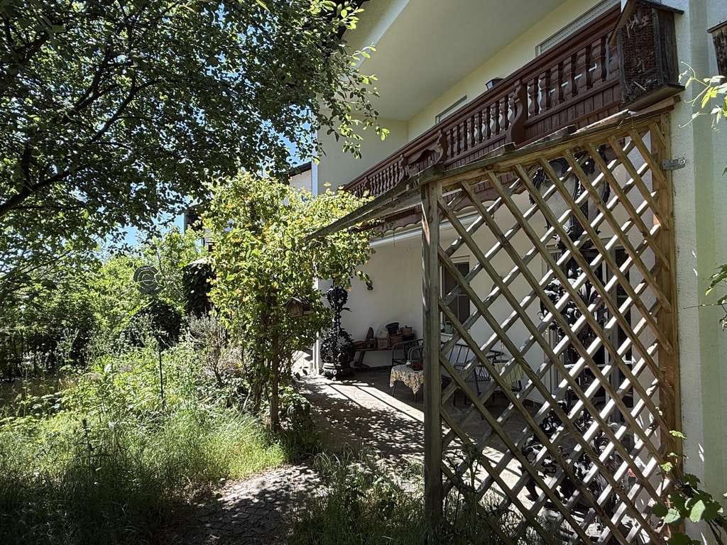 Immobilie in Reut - Familienhaus mit Einliegerwohnung und Gartenidyll in ruhiger Lage in Reut - Bild 3