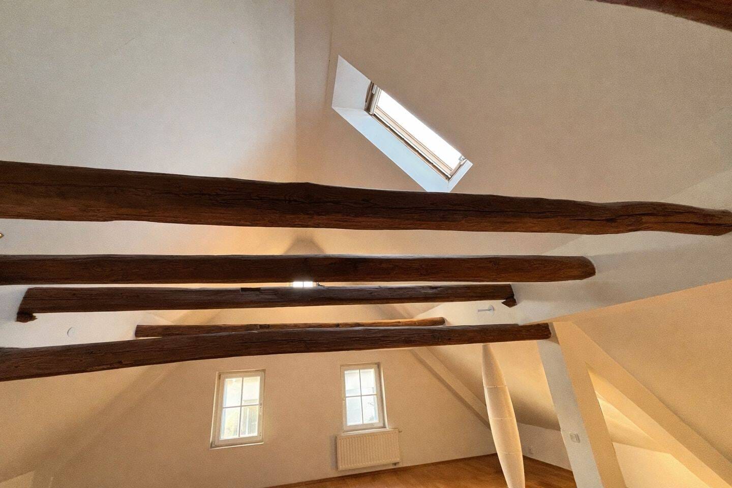 Immobilie in Bergtheim - Renditeobjekt: Wohnung 5 Zimmer, 2 Bäder, saniert, Wfl. 155 qm, Balkon, 1 Bad m. Wanne + Dusche, Waschmaschinenanschluss , 1 zus. Bad m. Dusche im DG - Bild 3