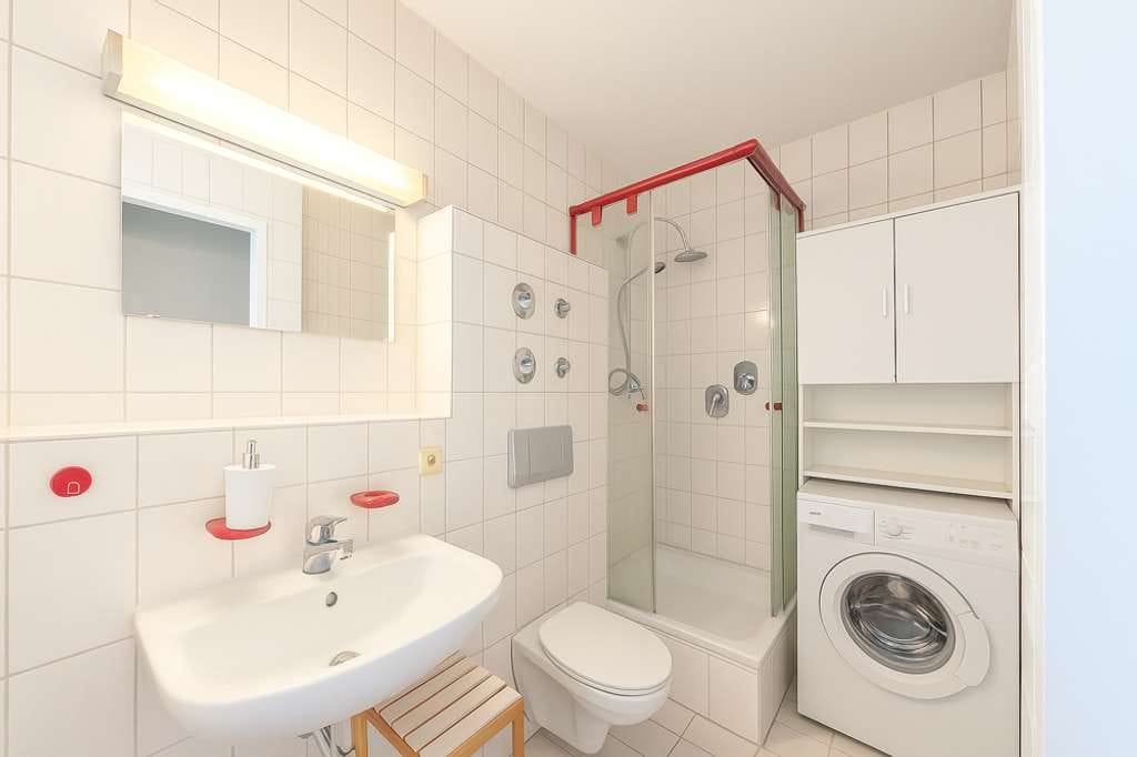 Immobilie in Friedrichshafen - Charmante 1,5-Zimmer-Stadtwohnung in Bestlage von Friedrichshafen – frisch Renoviert & Möbliert - Bild 4