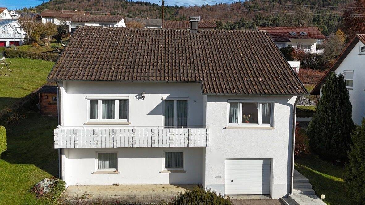 Immobilie in Wehingen - Einfamilienhaus mit großem Garten und Ausbaupontenzial in Wehingen - Bild 0