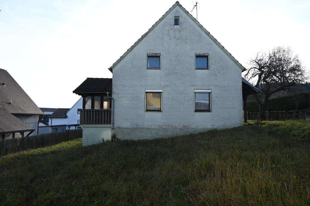 Immobilie in Pilsach - Renovierungsbedürftiges Einfamilienhaus mit großem Grundstück!  
   Pilsach - Bild 4