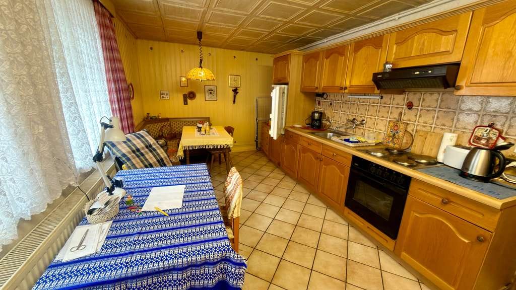 Immobilie in Güsten - Raum für Ideen: Haus mit Potential, Garage & Werkstatt in Güsten - Bild 3