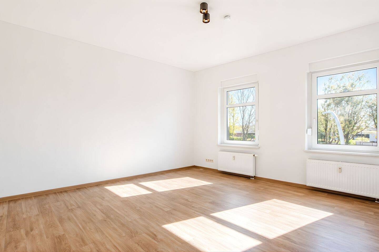 Immobilie in Hedersleben - Attraktives Mehrfamilienhaus mit 6 Wohneinheiten und großem Grundstück in Hedersleben - Bild 3