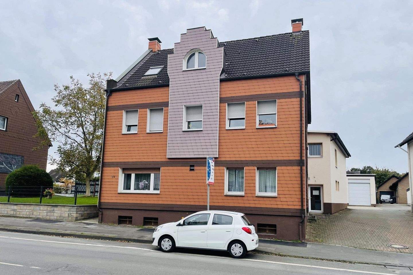 Immobilie in Unna - Unna Massen: Voll vermietete Kapitalanlage mit vier Wohnungen,  zwei Gewerbeeinheiten und vier Garagen - Bild 0