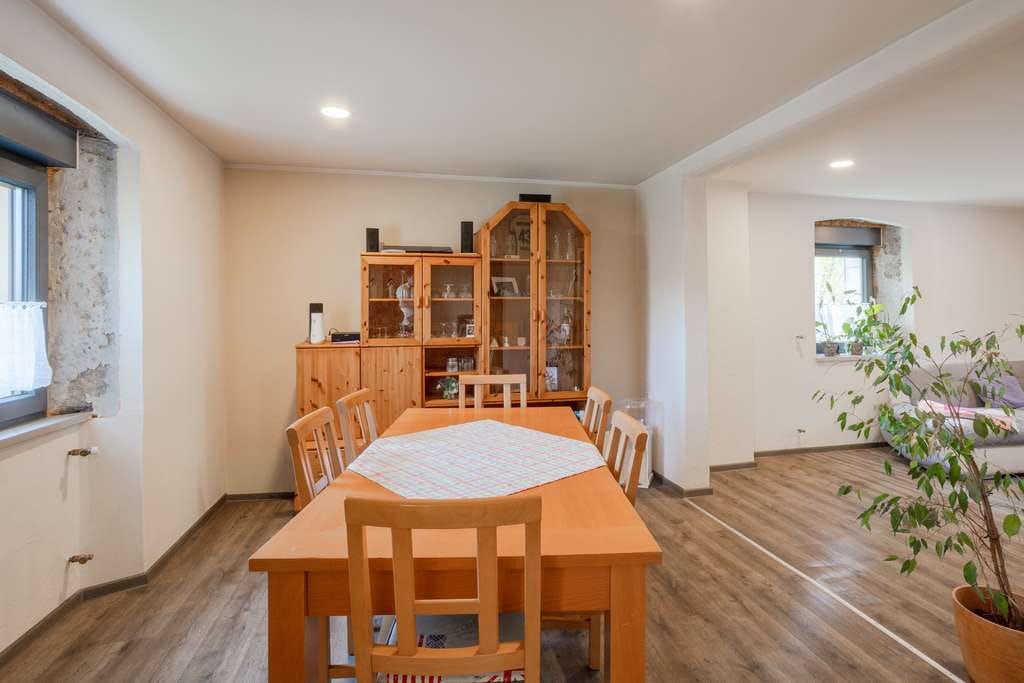 Immobilie in Gönnersdorf - Freistehendes Haus mit Wintergarten + Kamin + 999 m² Grundstück + große Scheune - Bild 2
