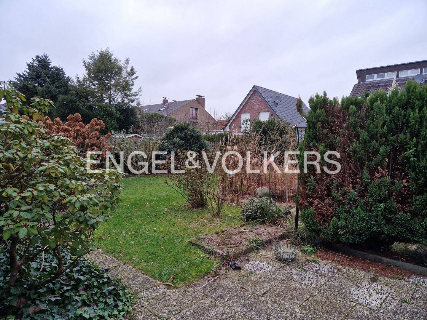 Immobilie in Willich - Willich: teilmodernisiertes 1-2 Familienhaus: 7 Zimmer, Garten, Terrasse & Balkon - Bild 1