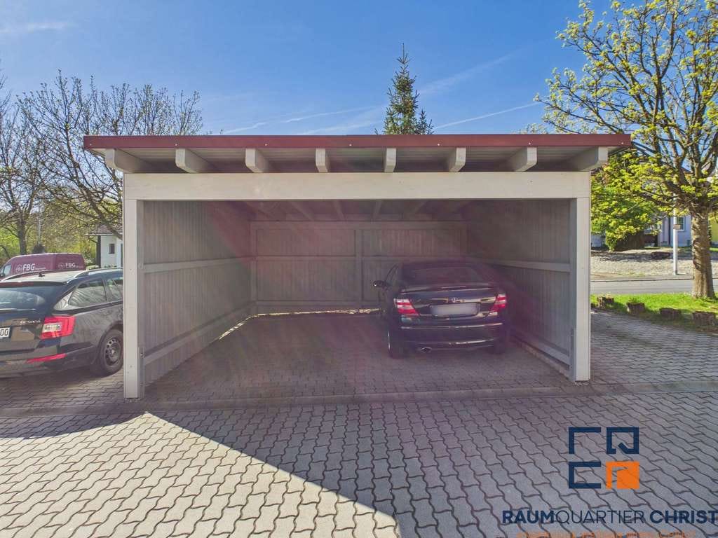 Immobilie in Wunsiedel - Gepflegte 2-Zimmer-Eigentumswohnung mit Balkon, Carport und solider WEG-Struktur - Bild 1