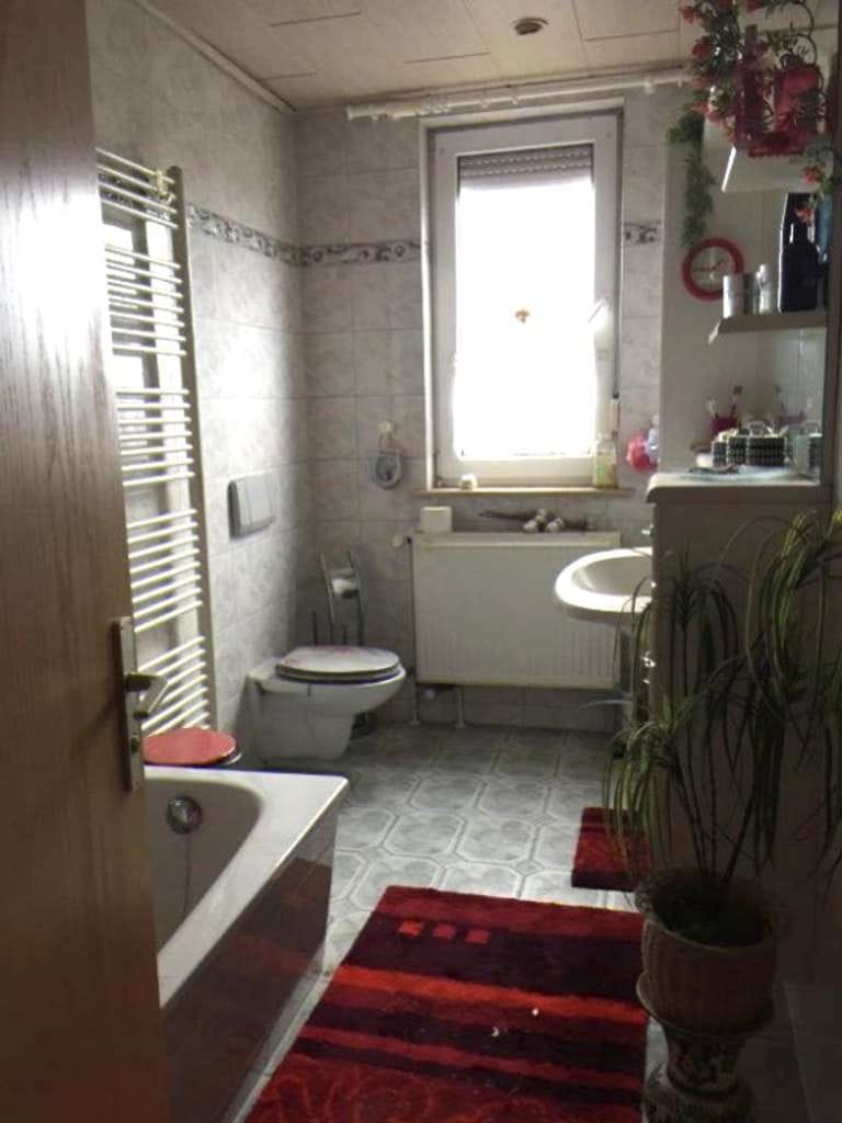Immobilie in Hagenow - Unterkellerte Dreifamilienhaushälfte mit schönem Garten, 3 Garagen und 2 Stellplätz - Bild 4