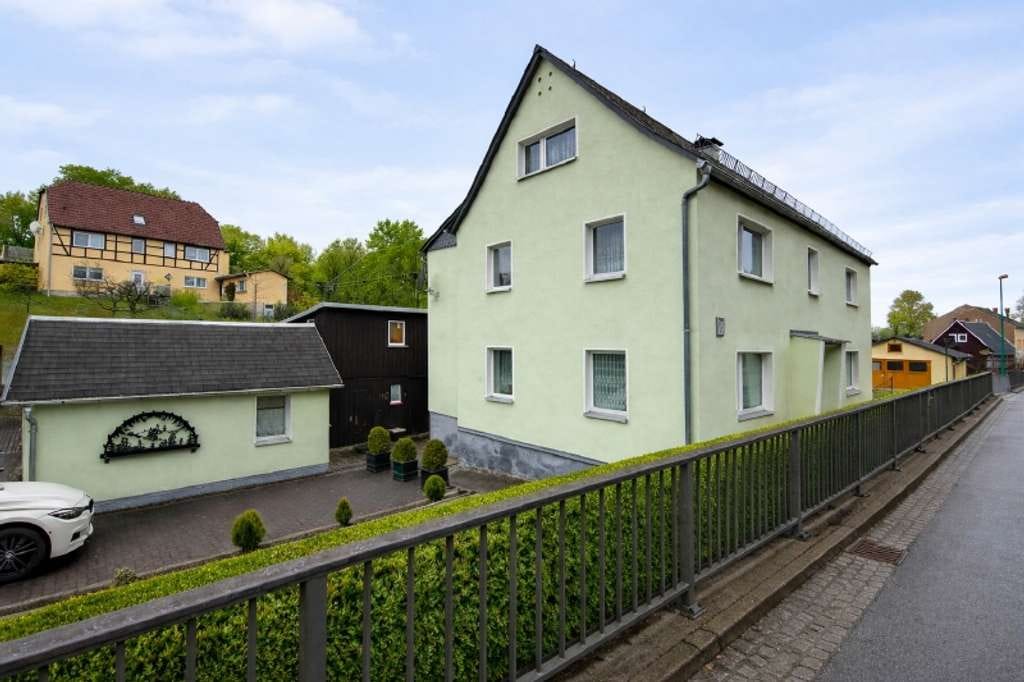Immobilie in Bad Schandau - Hier ist viel Platz! Ein- bis Zweifamilienhaus mit großer Garage und Ferienwohnung - Bild 2
