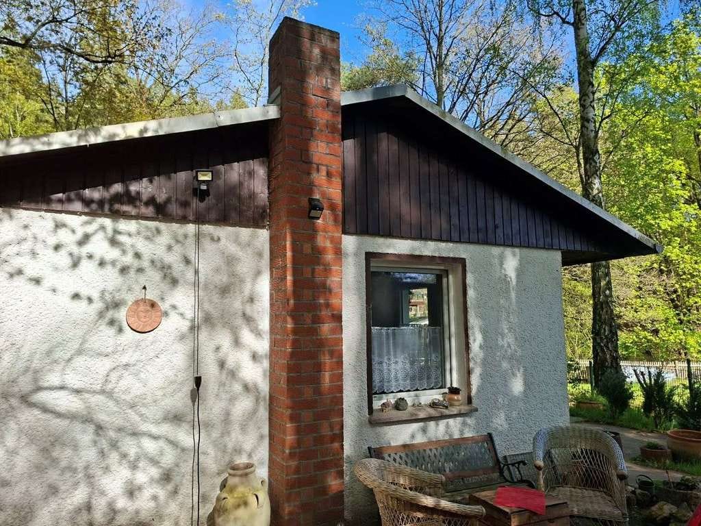 Immobilie in Oppurg - Idyllisch gelegenes Wochenendgrundstück mit Bungalow am Waldrand - Bild 1