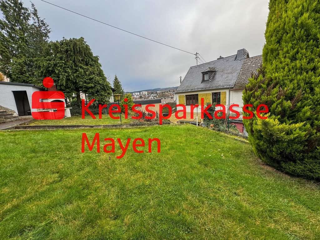 Immobilie in Mayen - Gepflegtes Einfamilienhaus in Mayen mit Garten und zwei Garagen - Bild 0