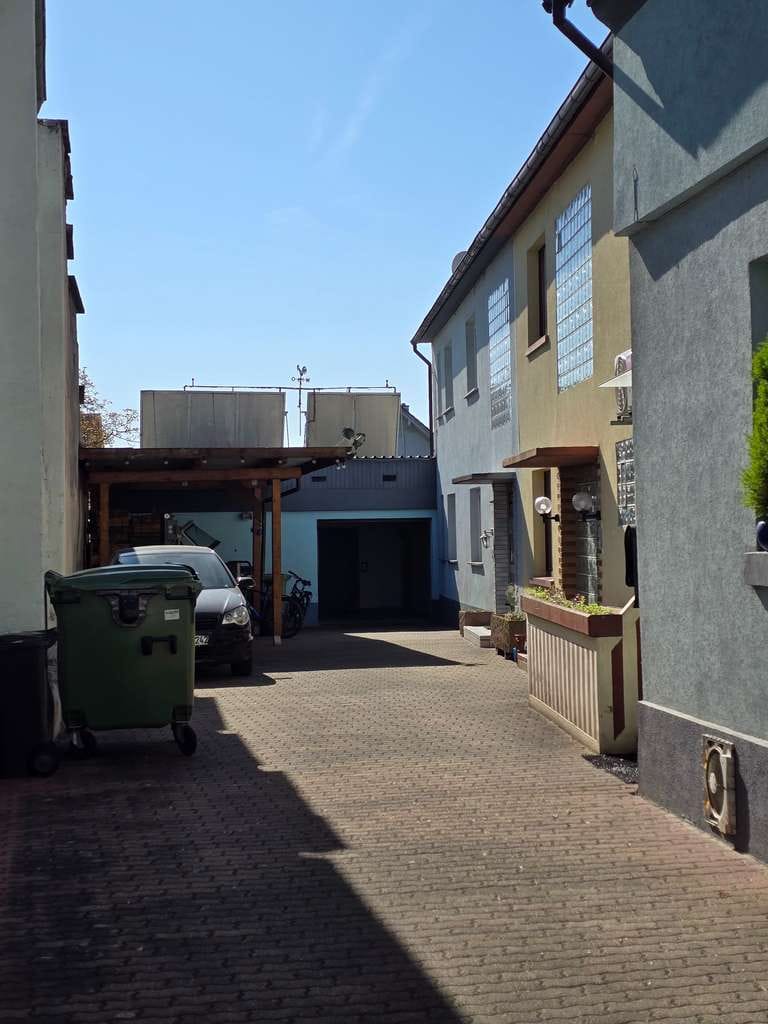 Immobilie in Graben-Neudorf - Wohn- und Geschäftshaus mit Hoffläche, Garten und Schwimmbadhalle - Bild 0