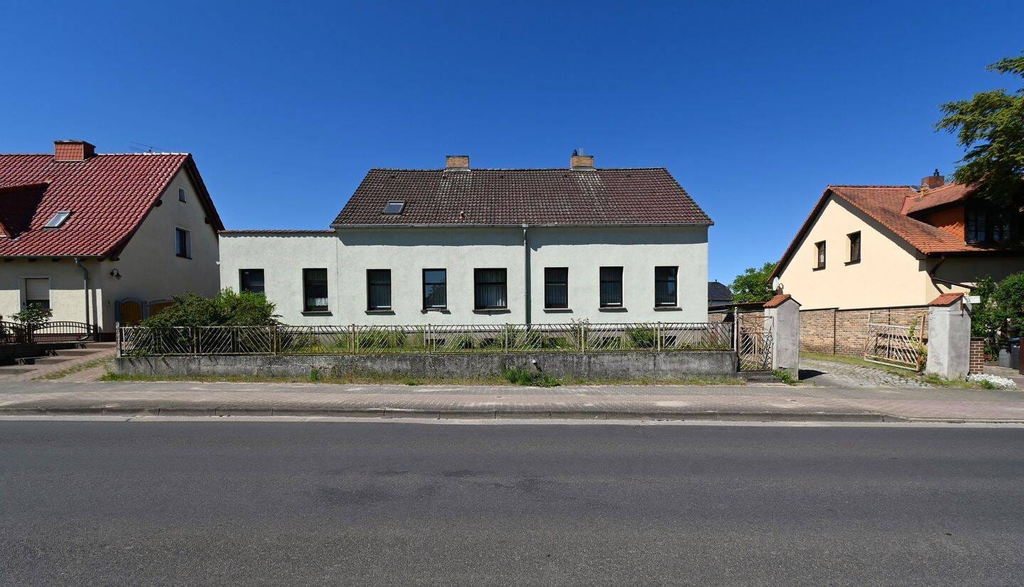 Immobilie in Templin - Zweifamilienhaus mit 3.705 m² Grundstück in Stadtlage! - Bild 1