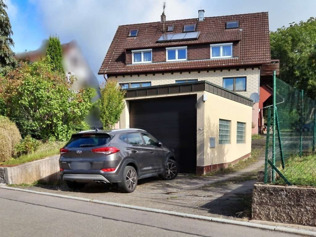 Immobilie in Neuweiler - Wohnhaus mit Einliegerwohnung, Garage und Scheune in ruhiger Lage und ländlicher Umgebung. - Bild 1