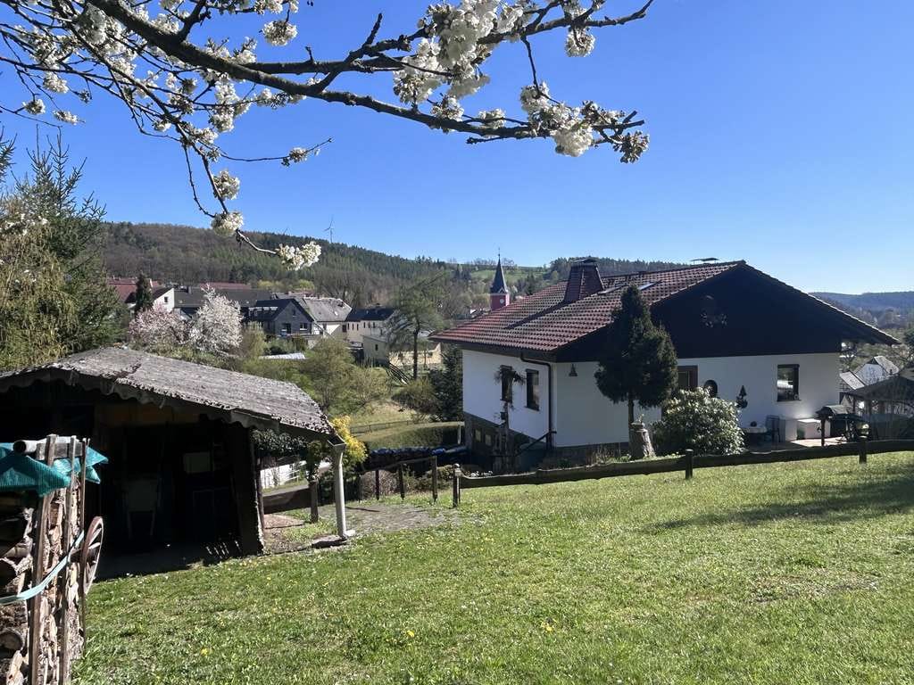 Immobilie in Berga/Elster - Exklusiver Rückzugsort in Berga: Haus mit Kamin, Terrassen & Südbalkonen und traumhaftem Weitblick - Bild 3