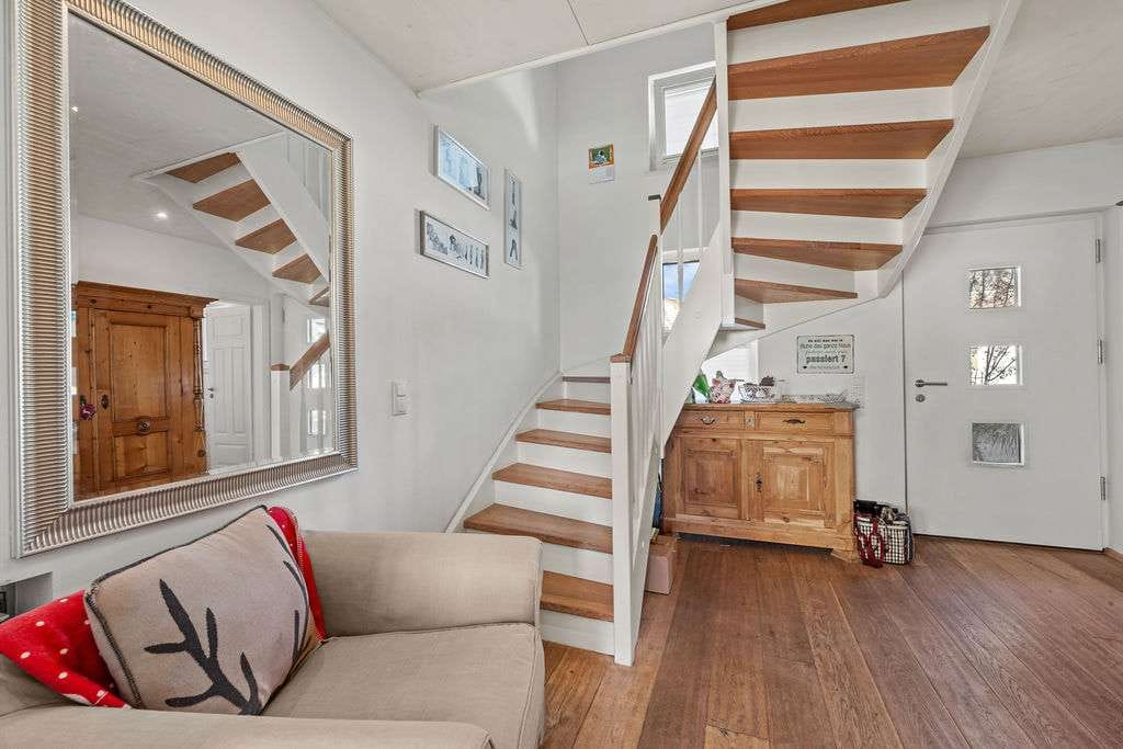 Immobilie in Steißlingen - Wohnen mit Herz und Holz!
Traumhaus mit vorbereiteter Einliegerwohnung - Bild 2