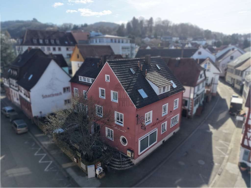 Immobilie in Annweiler am Trifels - KERNSANIERTES MEHRFAMILIENHAUS MIT 9 EINHEITEN + BÜRO & DG-POTENZIAL - BIS ZU 6,65 % RENDITE MÖGLICH - Bild 0