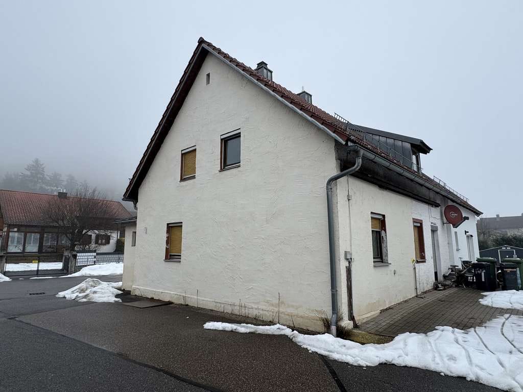 Immobilie in Bach an der Donau - Toll zu sanierende DHH im Dornröschenschlaf - Bild 1