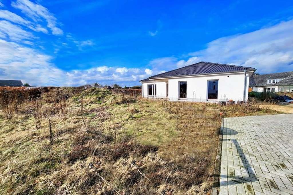 Immobilie in Bokholt-Hanredder - SPAREN durch Eigenleistung - NEUBAU zum SELBST-Ausbau - großzügiger Winkelbungalow auf Traum-Grun... - Bild 2