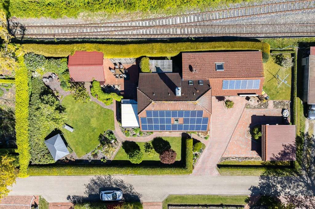 Immobilie in Saterland - Gemütliches Einfamilienhaus zum Wohlfühlen mit Wintergarten und idyllischem Außenbereich, Obj. 9722 - Bild 2