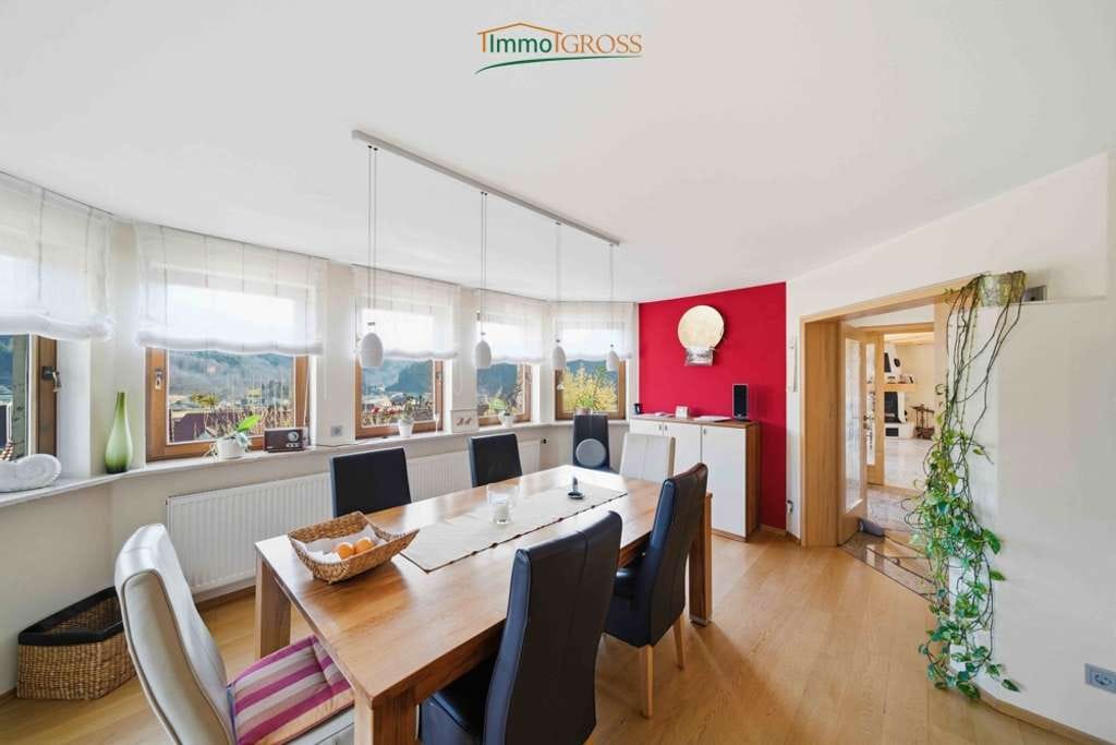 Immobilie in Schönau im Schwarzwald - Traumhaus mit Weitblick – Einfamilienhaus mit Indoor-Pool, Kamin und großzügigem Grundstück - Bild 4