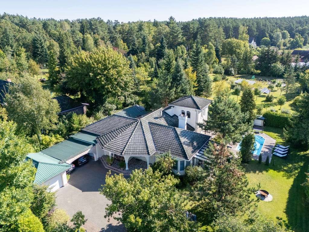 Immobilie in Großwoltersdorf - Mediterrane Villa in Seenähe - Stilvolles Wohnen auf großen Grundstück mit Pool - Bild 2