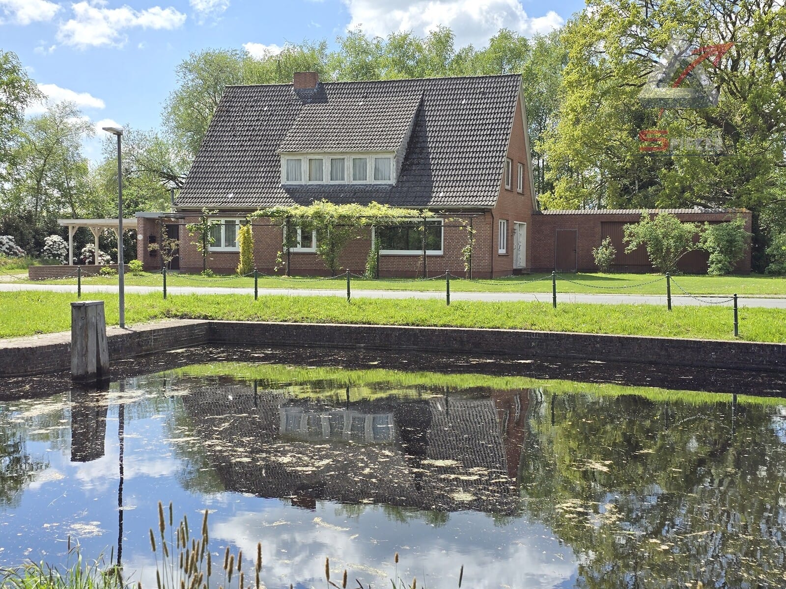 Immobilie in Uplengen - Großzügiges Grundstück-schöne Lage am Kanal! - Bild 2