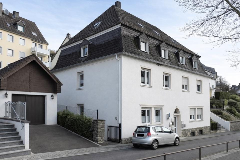 Immobilie in Altena - Solides Mehrfamilienhaus in Altena mit über 7 % Rendite - Bild 0