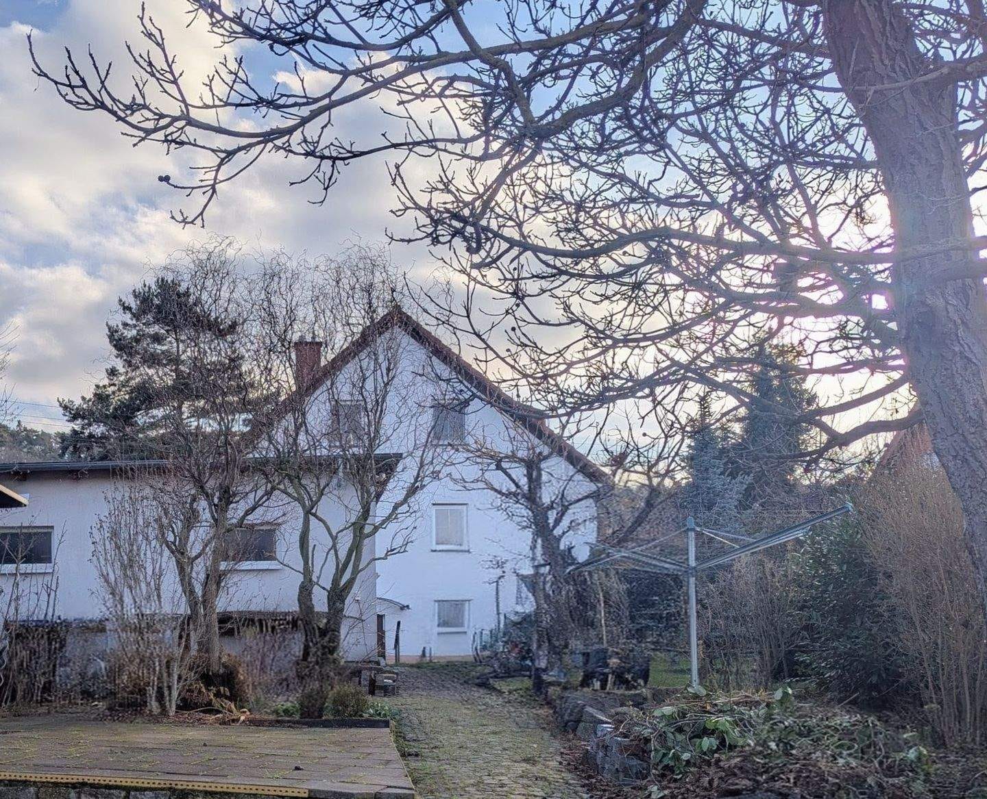 Immobilie in Großlöbichau - Ruhiges Einfamilienhaus mit Einliegerwohnung, Gartenidylle und Doppelgarage. Ideal für Familie & Mehrgenerationenwohnen.  - Bild 2