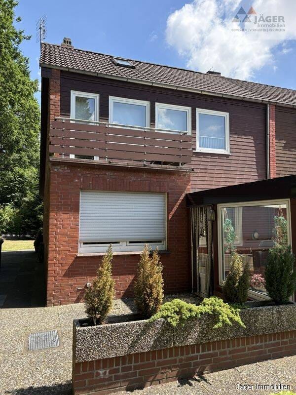 Immobilie in Hude (Oldenburg) - Reihenendhaus mit großem Grundstück, Garage und viel Potenzial - Bild 1