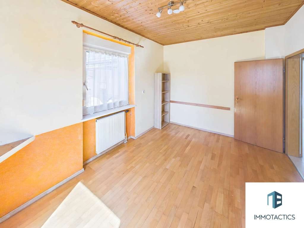 Immobilie in Hargesheim - Einfamilienhaus in Hargesheim mit Hof, Keller, Doppelgarage und viel Raum für eigene Pläne - Bild 2