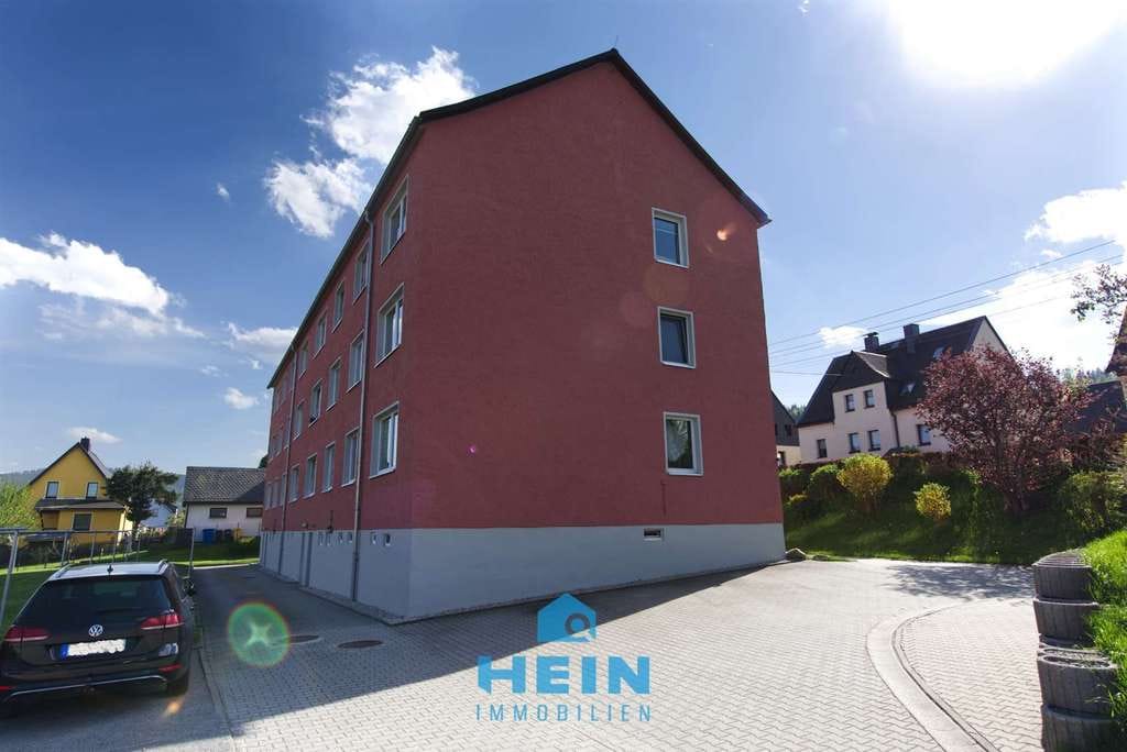 Immobilie in Schwarzenberg/Erzgebirge - Nachhaltig investieren: vermietete Wohnung mit Pkw-Stellplatz, Einbauküche und Tageslichtbad! - Bild 2