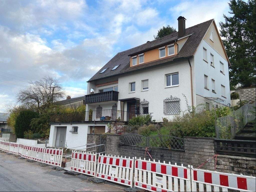 Immobilie in Neustadt an der Aisch - Neustadt a.d. Aisch - leerstehendes Zweifamilienwohnhaus mit zwei Garagen - Bild 2