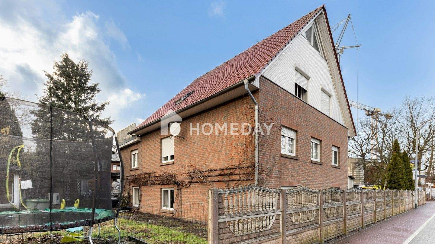 Immobilie in Lohne - Großzügiges MFH mit 3 Wohneinheiten, Garage, Dachterrasse, Garten und 604 m² Grundstück in Lohne - Bild 1