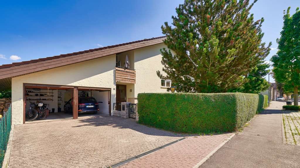 Immobilie in Bönnigheim - Hier beginnt Ihr neues Familienglück – 
Ein- bis Zweifamilienhaus
zentrumsnah im Grünen! - Bild 0