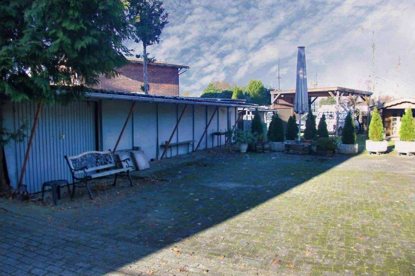Immobilie in Elmenhorst - Gastronomiefläche mit Entwicklungspotenzial und Wohneinheit - Bild 1