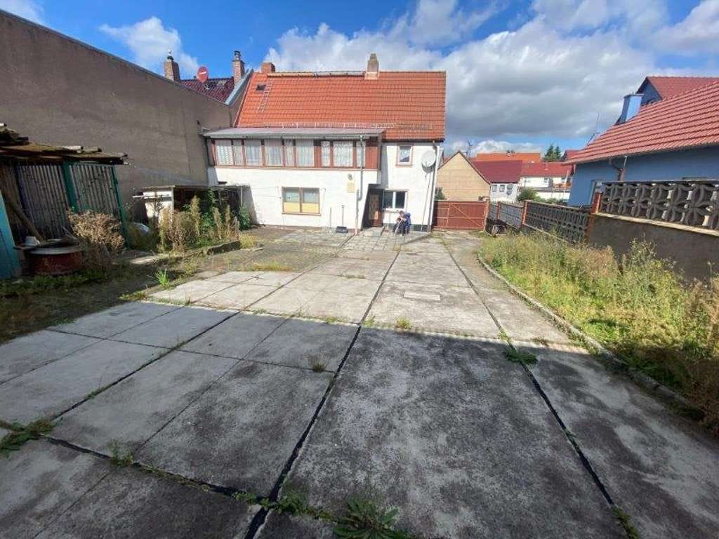 Immobilie in Tüttleben - gemütliche Doppelhaushälfte mit zwei Garagen, Scheune und Garten im Nessetal Landkreis Gotha - Bild 1