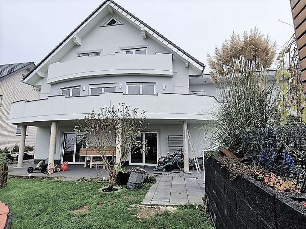 Immobilie in Nümbrecht - ** großzügige Einfamilienhaus auch als Generationenhaus geeignet**
 - Bild 1