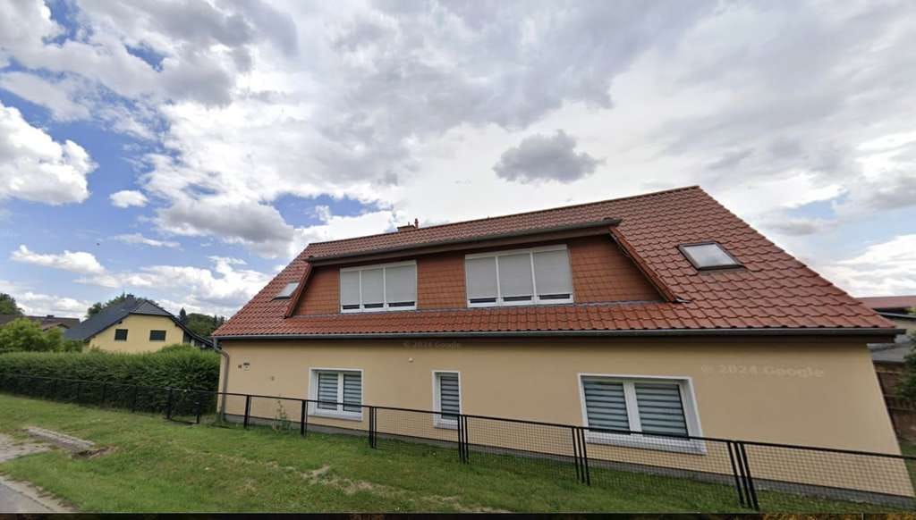 Immobilie in Werneuchen - Großzügiges leerstehendes Bauernhaus mit Seeblick,  1.846 m² grosses Grundstück in Löhme bei Berlin - Bild 0