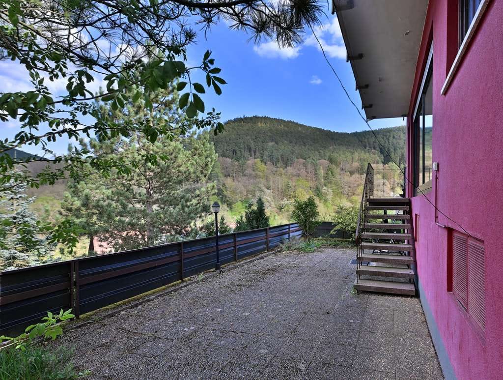 Immobilie in Frankeneck - Wohnen, wo andere Urlaub machen – Panoramaausblick inklusive! Freistehendes Haus mit viel Platz! - Bild 2