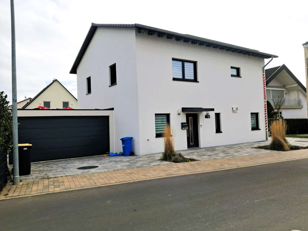 Immobilie in Unterpleichfeld - Seltene Gelegenheit! 2022 gebautes, freistehendes Einfamilienhaus - Bild 0